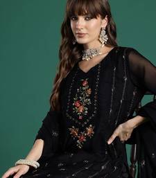 Floral Embroidered Panelled Thread Work Kurta with Trousers & With Dupatta