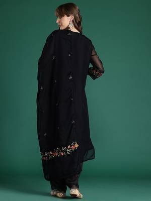 Floral Embroidered Panelled Thread Work Kurta with Trousers & With Dupatta 7