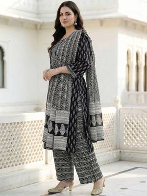 Plus Size Printed Mirror Work Pure Cotton Kurta with Palazzos & With Dupatta 4