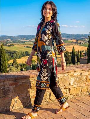 Women Ethnic Motifs Printed Regular Pure Cotton Kurta with Trousers 4