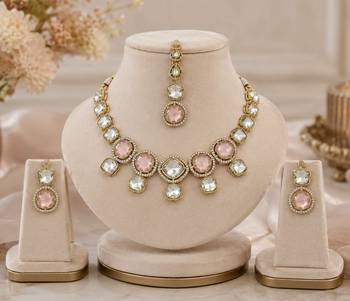 kundan baby pink mehendi polish necklace set with earrings and maang tikka for bridal wedding jewelry 2