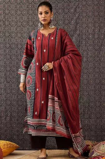 Women Printed Regular Thread Work Pure Cotton Kurta with Trousers & With Dupatta