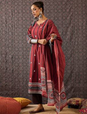 Women Printed Regular Thread Work Pure Cotton Kurta with Trousers & With Dupatta 3