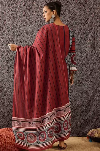 Women Printed Regular Thread Work Pure Cotton Kurta with Trousers & With Dupatta