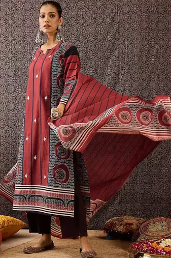 Women Printed Regular Thread Work Pure Cotton Kurta with Trousers & With Dupatta