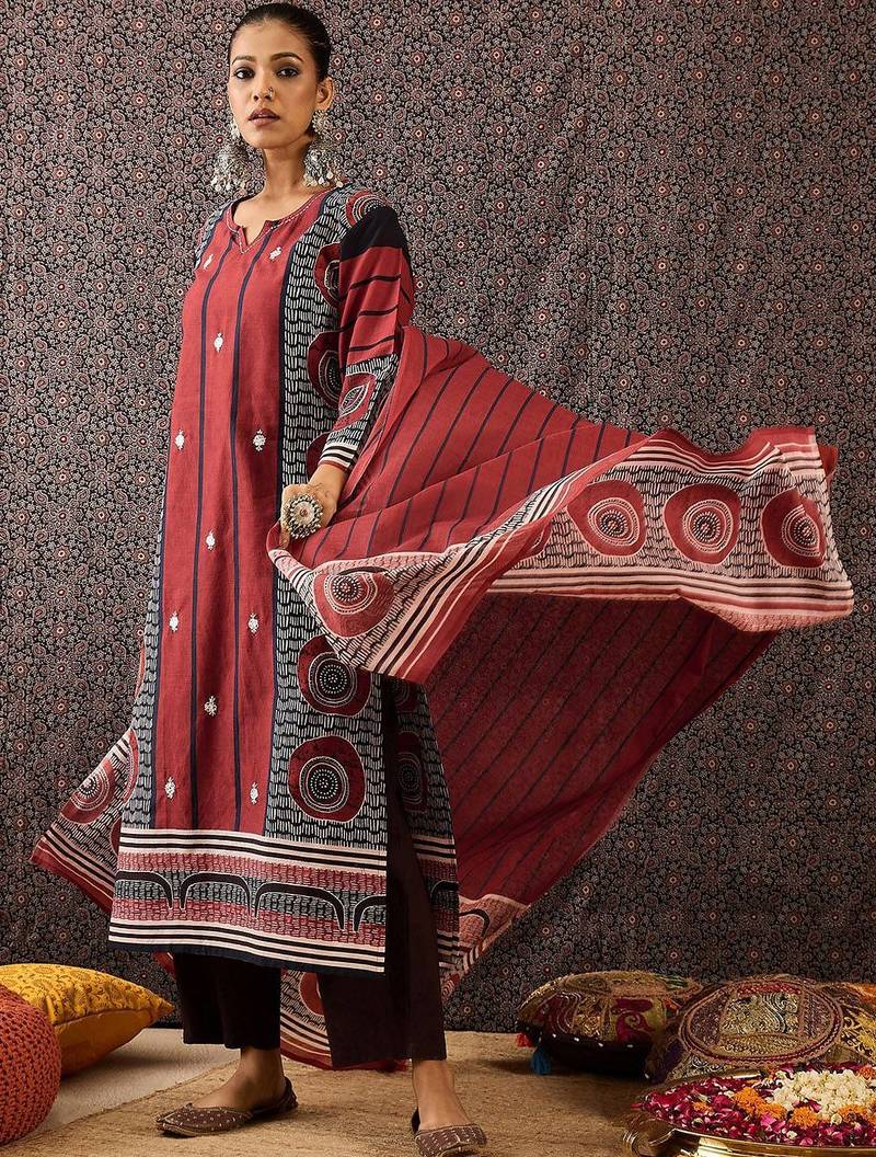 Women Printed Regular Thread Work Pure Cotton Kurta with Trousers & With Dupatta