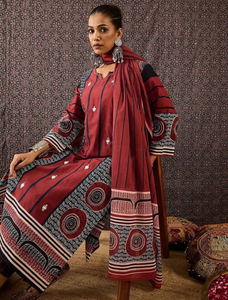 Women Printed Regular Thread Work Pure Cotton Kurta with Trousers & With Dupatta
