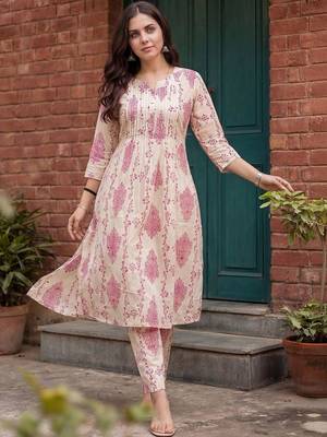 Women Floral Printed Regular Pure Cotton Kurta with Trousers 1
