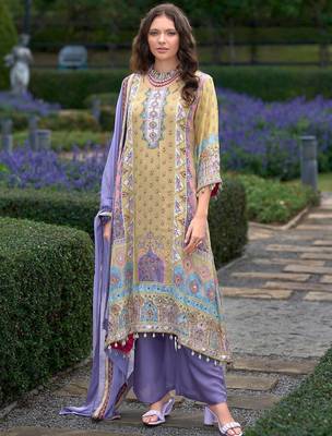 Women Floral Printed Regular Mirror Work Liva Kurta with Palazzos & With Dupatta 1