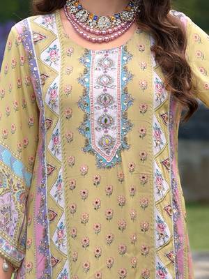 Women Floral Printed Regular Mirror Work Liva Kurta with Palazzos & With Dupatta 2
