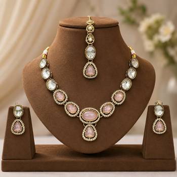 kundan baby pink mehendi polish necklace set with earrings and maang tikka for bridal wedding jewelry 3