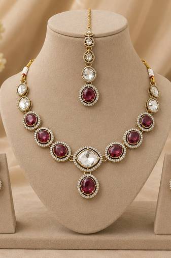 kundan wine color mehendi polish necklace set with earrings and maang tikka for bridal wedding jewelry