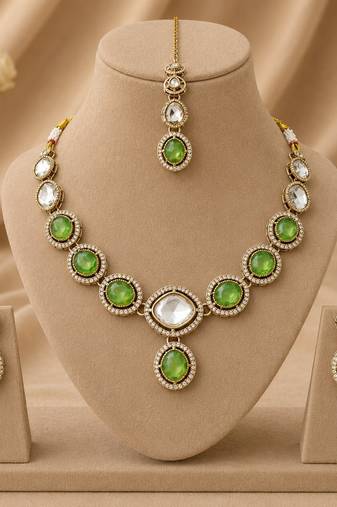 kundan mint green mehendi polish necklace set with earrings and maang tikka for bridal wedding jewelry
