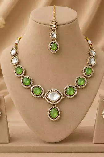 kundan mint green mehendi polish necklace set with earrings and maang tikka for bridal wedding jewelry