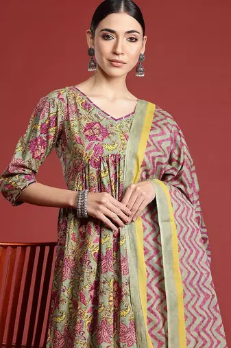 Floral Printed Pleated Pure Cotton Kurta with Trousers & With Dupatta