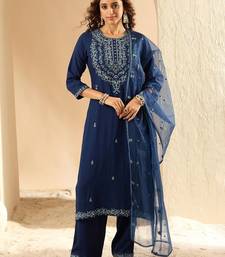 women floral embroidered regular thread work kurta with trousers & dupatta