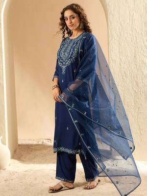 Women Floral Embroidered Regular Thread Work Kurta with Trousers & Dupatta 5