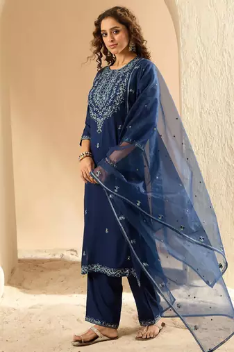 Women Floral Embroidered Regular Thread Work Kurta with Trousers & Dupatta
