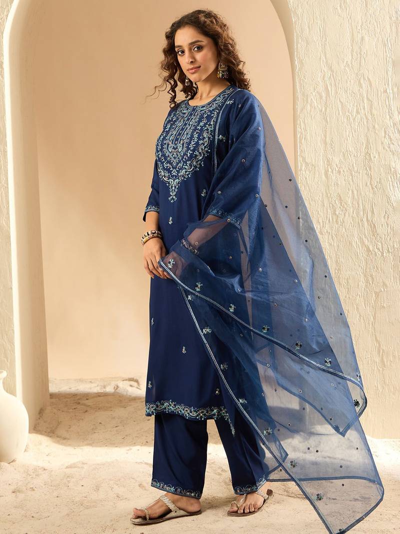 Women Floral Embroidered Regular Thread Work Kurta with Trousers & Dupatta