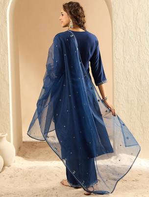 Women Floral Embroidered Regular Thread Work Kurta with Trousers & Dupatta 6