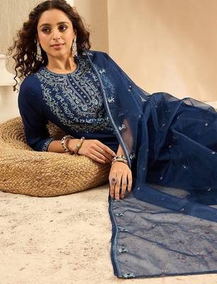 Women Floral Embroidered Regular Thread Work Kurta with Trousers & Dupatta 7