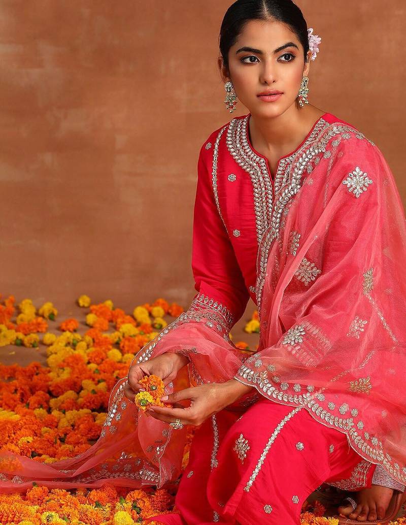 Ethnic Motifs Embroidered Regular Thread Work Kurta With Trousers & With Dupatta