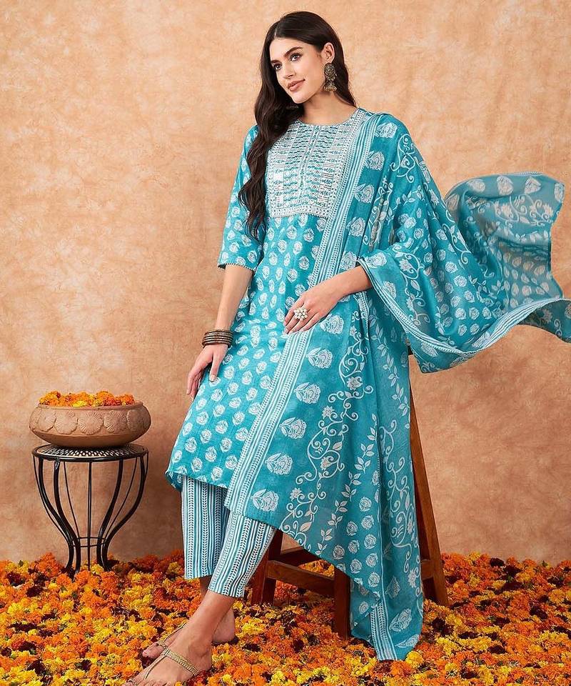Women Floral Printed Regular Sequinned Pure Cotton Kurta with Trousers & Dupatta