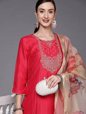 Women Fuchsia Pink Ethnic Motifs Yoke Design Kurta with Trousers & Dupatta 2