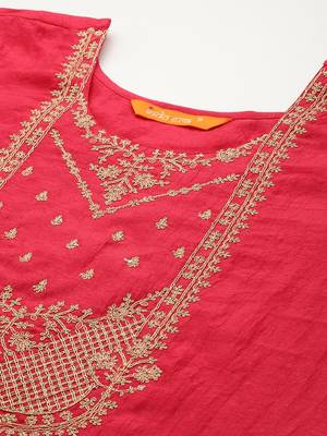 Women Fuchsia Pink Ethnic Motifs Yoke Design Kurta with Trousers & Dupatta 3