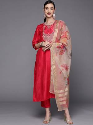 Women Fuchsia Pink Ethnic Motifs Yoke Design Kurta with Trousers & Dupatta 1