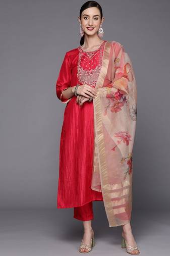 Women Fuchsia Pink Ethnic Motifs Yoke Design Kurta with Trousers & Dupatta