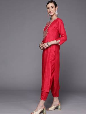 Women Fuchsia Pink Ethnic Motifs Yoke Design Kurta with Trousers & Dupatta 6
