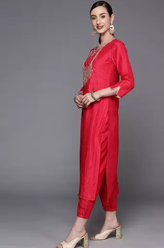 Women Fuchsia Pink Ethnic Motifs Yoke Design Kurta with Trousers & Dupatta