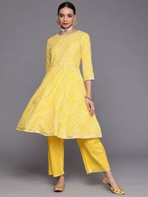 Women Yellow Printed Gotta Patti Kurta with Trousers 1