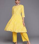 Women Yellow Printed Gotta Patti Kurta with Trousers