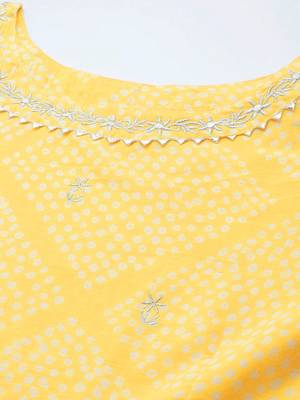 Women Yellow Printed Gotta Patti Kurta with Trousers 2