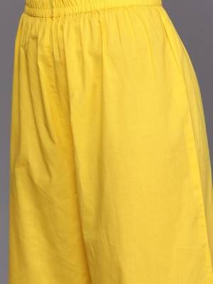 Women Yellow Printed Gotta Patti Kurta with Trousers 3