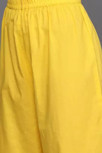 Women Yellow Printed Gotta Patti Kurta with Trousers