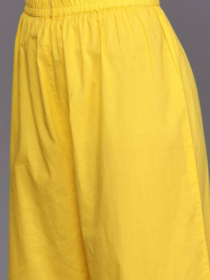 Women Yellow Printed Gotta Patti Kurta with Trousers