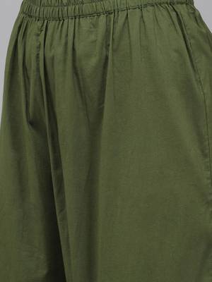 Women Green & White Bandhani Print Gotta Patti Kurta with Sharara & With Dupatta 4