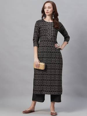 Women Black & Grey Printed Kurta with Palazzos 6