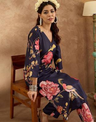 Women Floral Printed Regular Kurta with Trousers 2