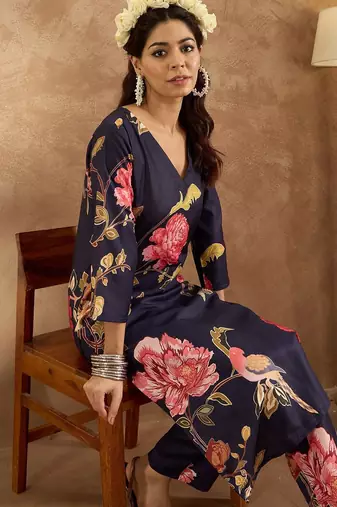 Women Floral Printed Regular Kurta with Trousers