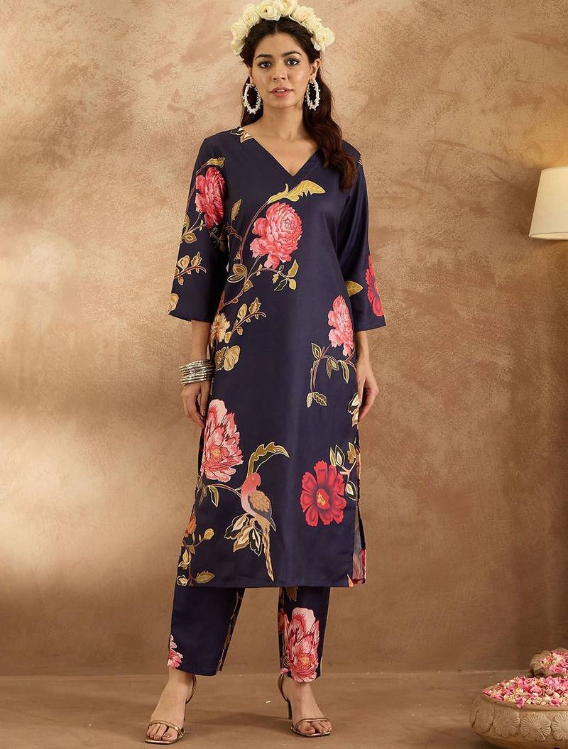 Women Floral Printed Regular Kurta with Trousers