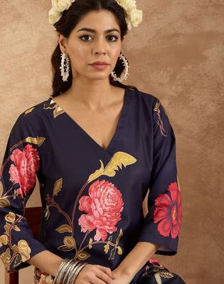 Women Floral Printed Regular Kurta with Trousers 3