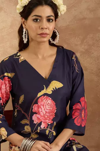 Women Floral Printed Regular Kurta with Trousers