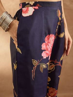 Women Floral Printed Regular Kurta with Trousers 4