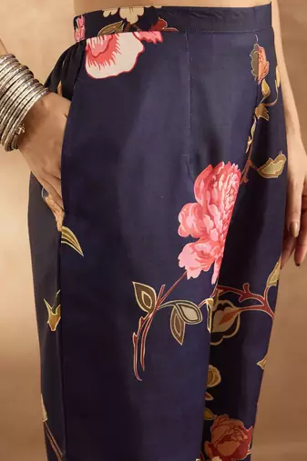 Women Floral Printed Regular Kurta with Trousers