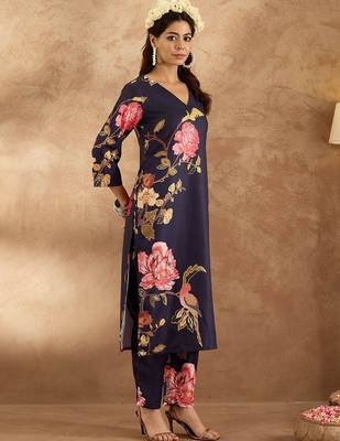 Women Floral Printed Regular Kurta with Trousers 5