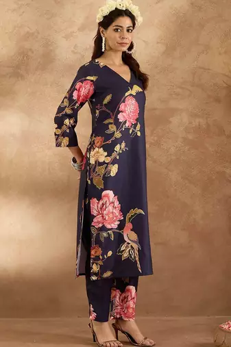 Women Floral Printed Regular Kurta with Trousers